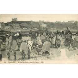 35 CANCALE. Travail des Huîtres dans les Parcs. Métiers de la Mer 1912