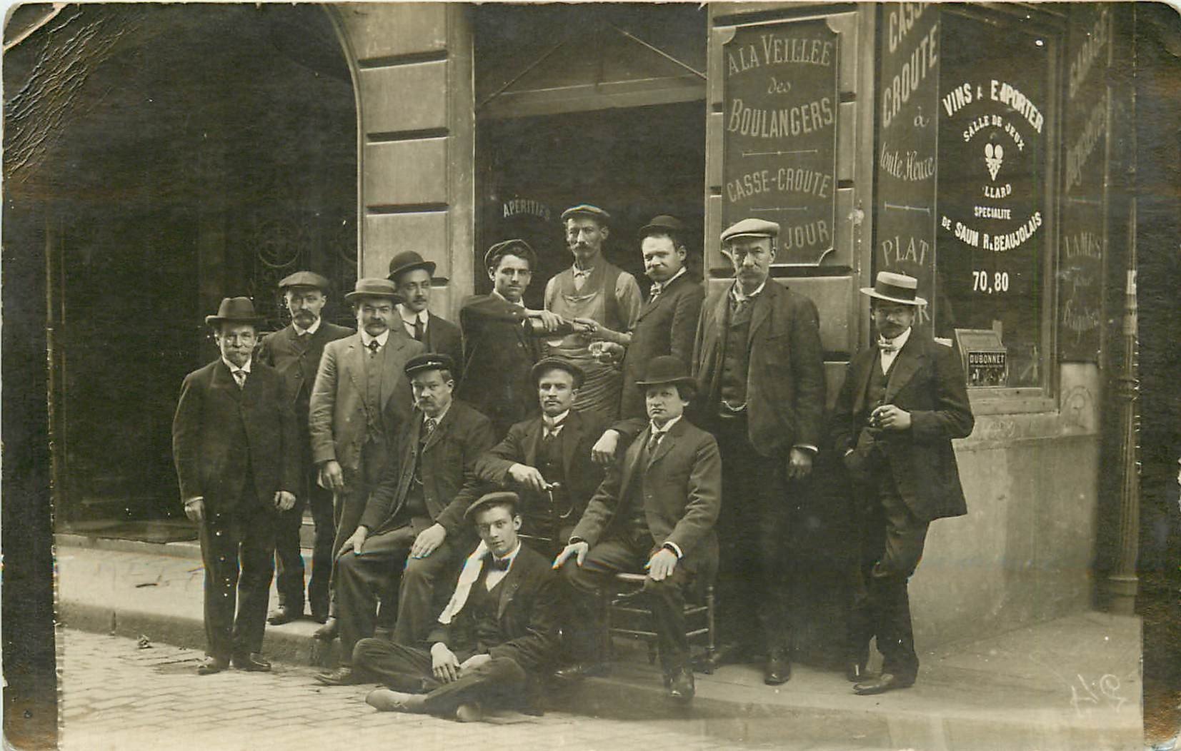 COMMERCES. A la Veillee des Boulagers. Photo carte postale à identifier