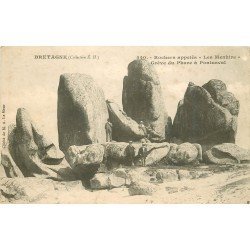 29 BRIGNOGAN. Grève du Phare à Pontusval Rochers appelés Les Menhirs vers 1900
