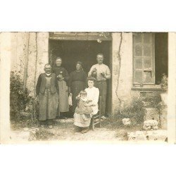 24 SAINT LEON D'ISSIGEAC. Famille de Viticulteurs. Photo carte postale ancienne 1913