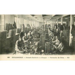 29 DOUARNENEZ. Industrie Sardinière Fabrication des boïtes. Usine et Ouvriers