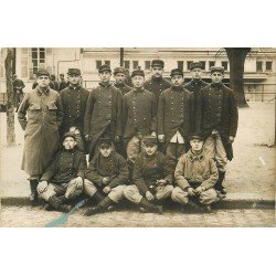 78 VERSAILLES. Groupe de Militaires fumant la pipe. Photo carte postale 1916