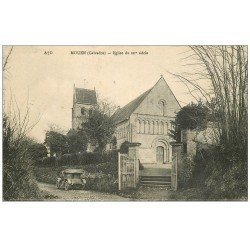 carte postale ancienne 14 MOUEN. Voiture Tacot devant l'Eglise