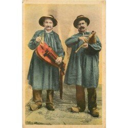 Folklores et Légendes. Musiciens en Auvergne Vielleur et Cabretaïre