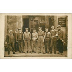 PARIS XX. Les Ouvriers de la Fabrique des meubles Bellenger au 10 rue Planchat. Photo carte postale