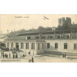 91 ETAMPES. La Gare et Aéroplane