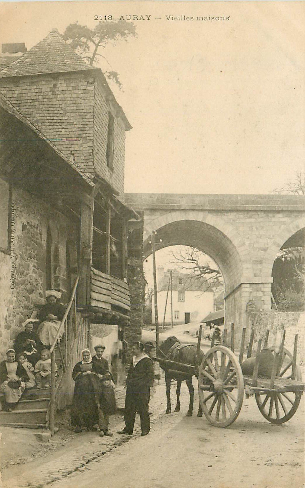 56 AURAY. Marin et Attelage devant de Vieilles Maisons vers 1900