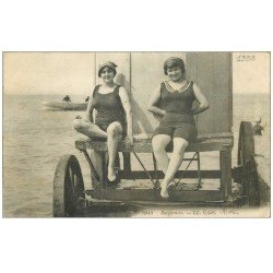 carte postale ancienne 14 OUISTREHAM. Baigneuses 1938