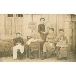 METIERS. Les Tricoteuses et Couturières sur machine à coudre SINGER. Superbe et rare Photo Carte Postale