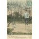33 ANDERNOS LES BAINS. Bodin Chasseur de sangliers sur ses échasses et sa Meute de chiens 1906