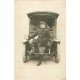 Rare Militaire devant une superbe voiture camionnette transport du courrie. Photo carte postale vers 1910...