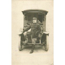 Rare Militaire devant une superbe voiture camionnette transport du courrier. Photo carte postale vers 1910...