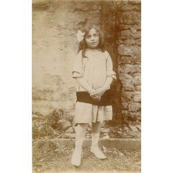 LIGNY. Rare Jeune Fille songeuse. Photo carte postale ancienne 1915 envoyée à M. Danzig à Paris