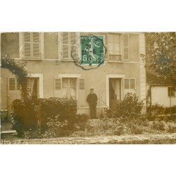 91 BALLANCOURT SUR ESSONNE. Personnage et son Chien au Jardin. Photo carte postale ancienne 1912.