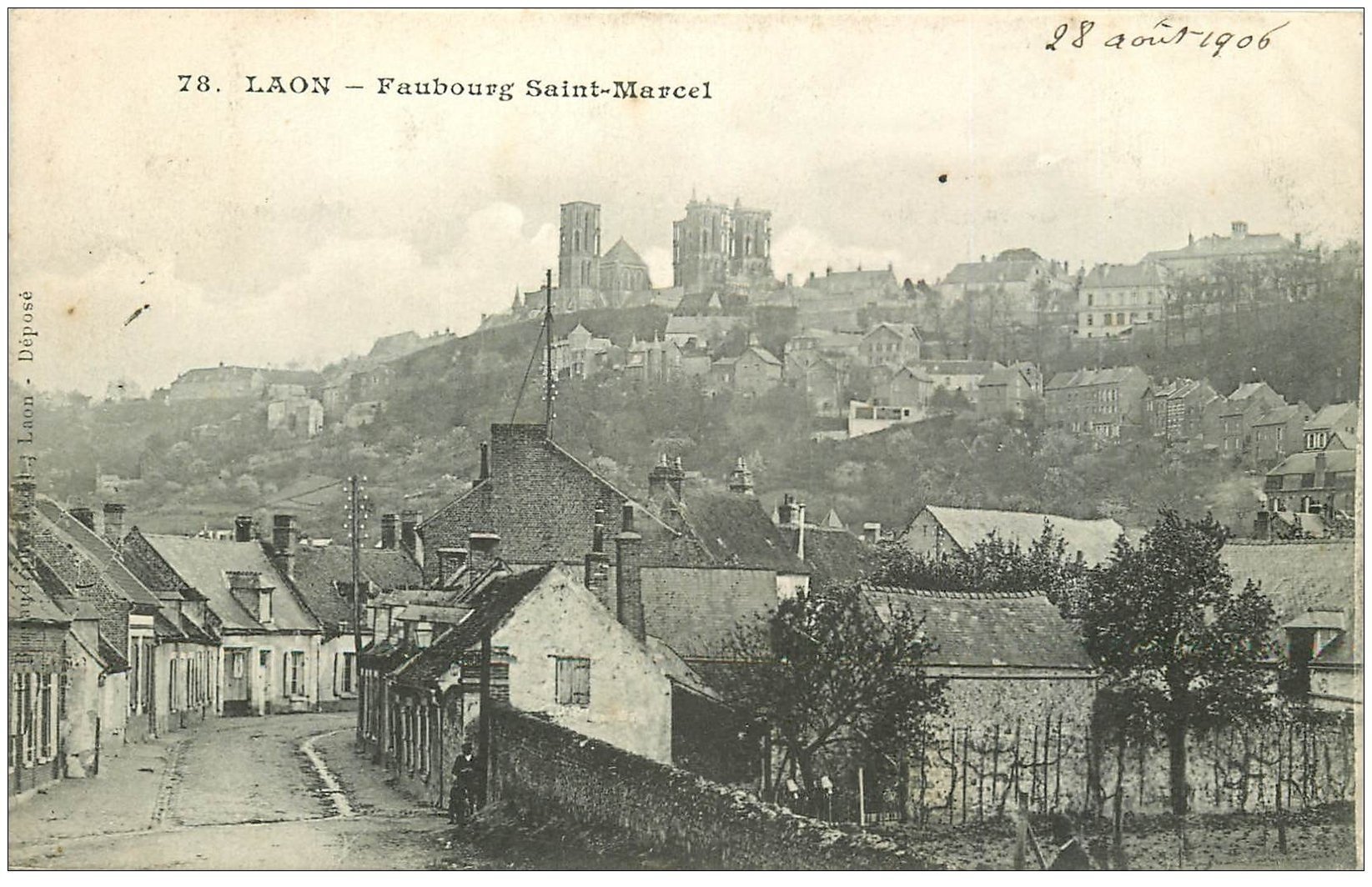 carte postale ancienne 02 LAON. Faubourg Saint-marcel 1906