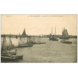 carte postale ancienne 14 PORT-EN-BESSIN. Musoirs des Jetées et Avant-Port