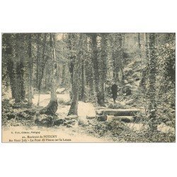 carte postale ancienne 14 POTIGNY. Personnages au Pont de Pierre sur le Laizon 1921