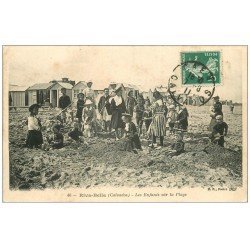 carte postale ancienne 14 RIVA-BELLA. Jeux Enfants sur la Plage 1911