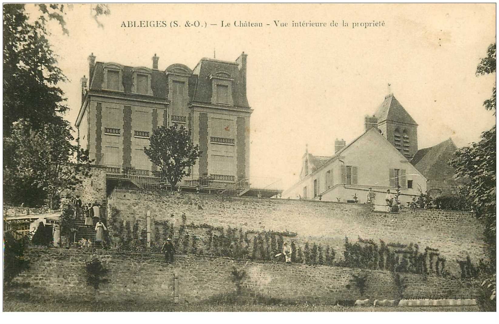 carte postale ancienne 95 ABLEIGES. Animation au Château 1908