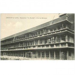 carte postale ancienne 95 AINCOURT. Sanatorium de la Bucaille animation aux balcons