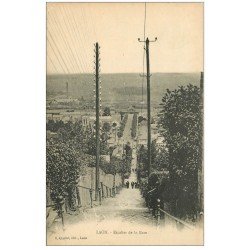 carte postale ancienne 02 LAON. Les Escaliers de la Gare et poteaux électriques