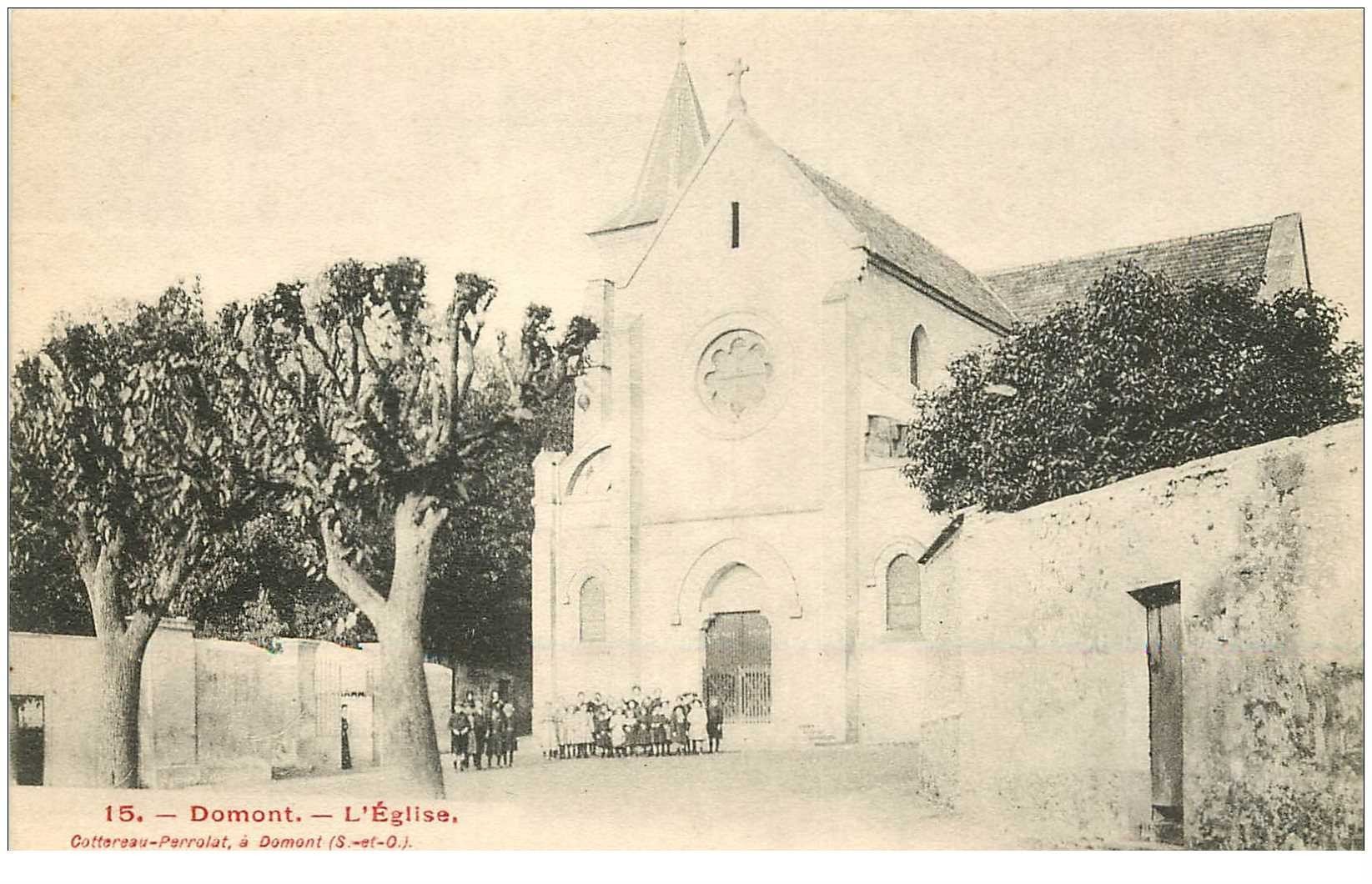 carte postale ancienne 95 DOMONT. L'Eglise animation