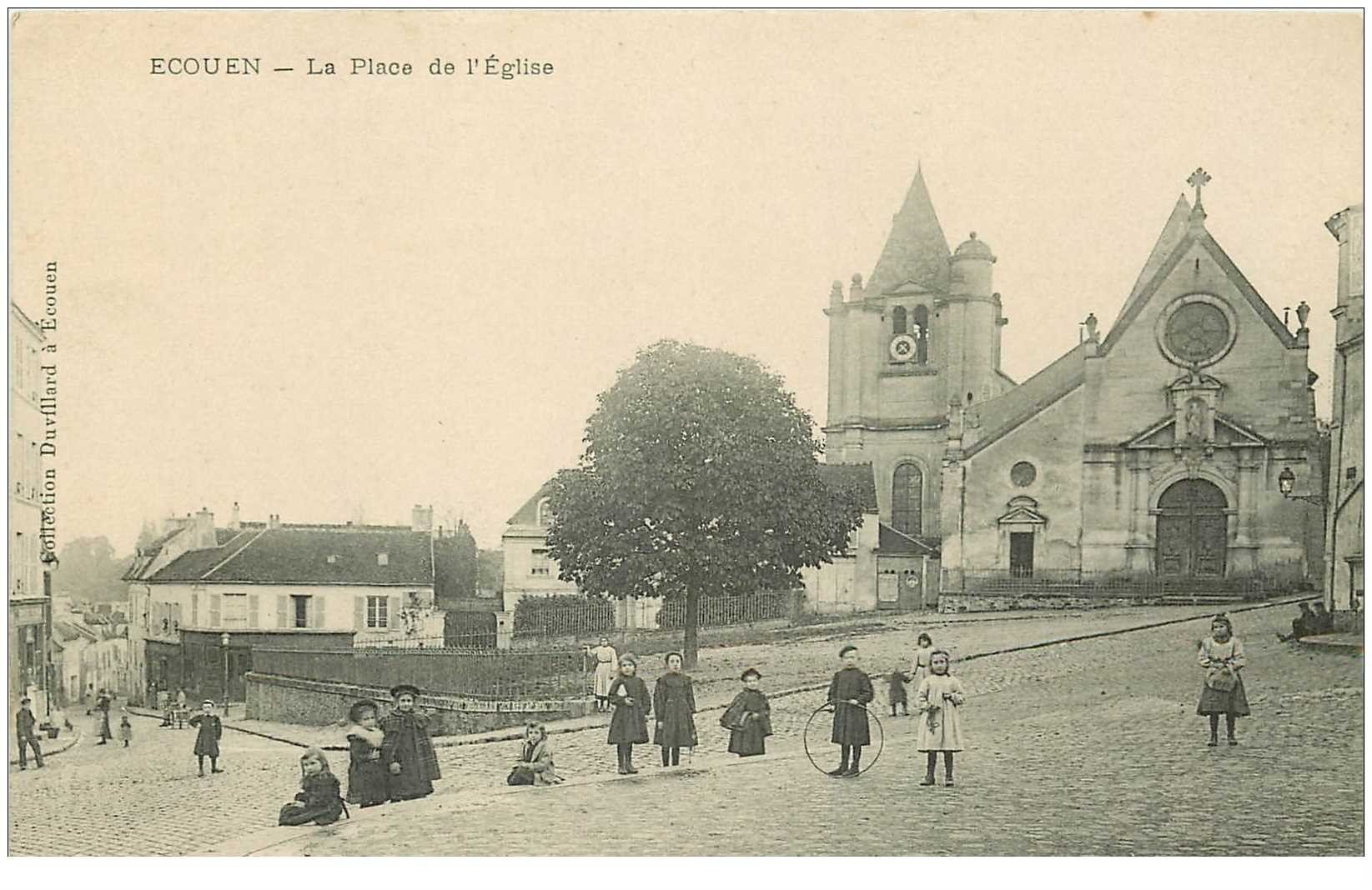 95 ECOUEN. Animation Place de l'Eglise