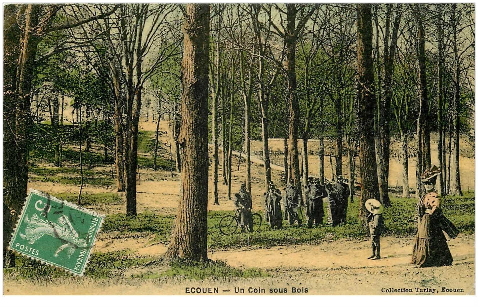 95 ECOUEN. Elégante sous les Bois et Militaires. Carte comme toilée...