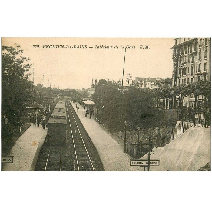 95 ENGHIEN LES BAINS. Train dans la Gare 95 ENGHIEN LES BAINS. Train dans la Gare