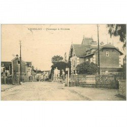 carte postale ancienne 95 GROSLAY. Passage à niveau 1922