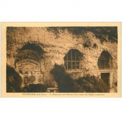 carte postale ancienne 95 HAUTE ISLE. Monument aux Morts et vitraux Eglise souterraine