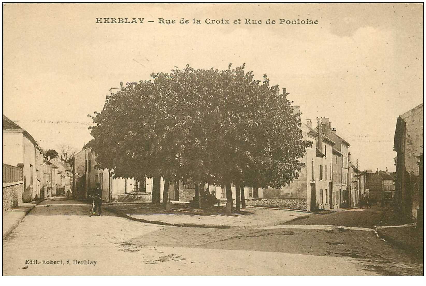 carte postale ancienne 95 HERBLAY. Rues de la Croix et de Pontoise cycliste