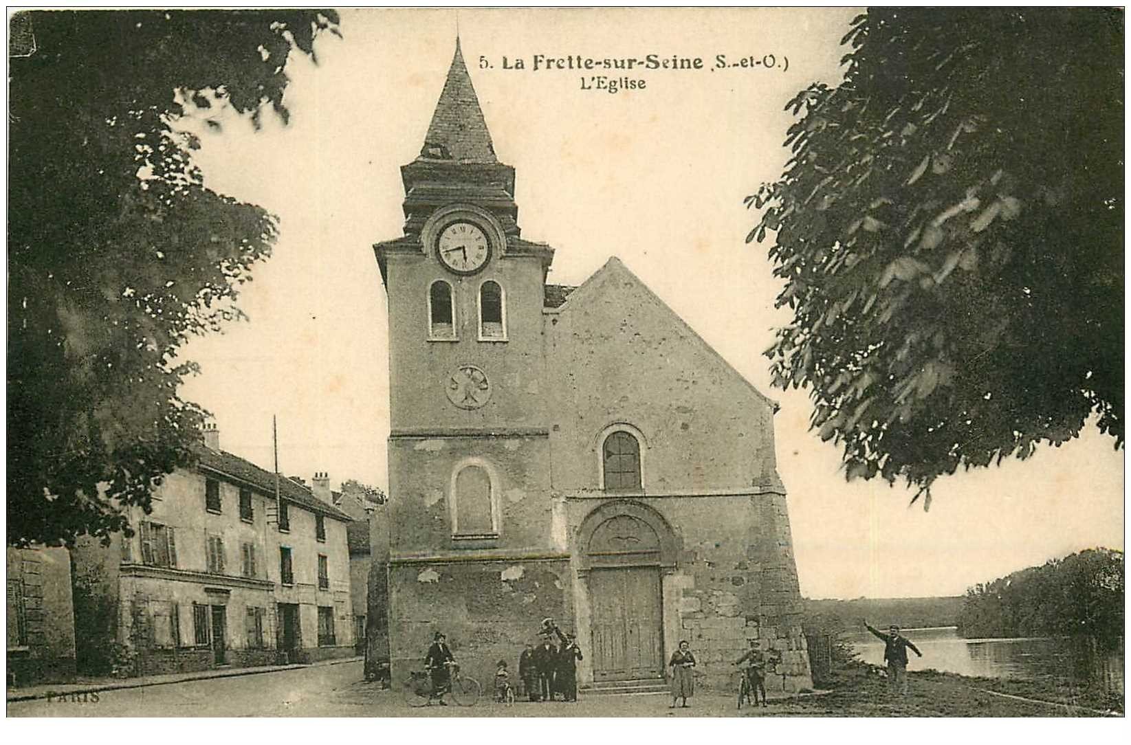 carte postale ancienne 95 LA FRETTE SUR SEINE. Eglise animation