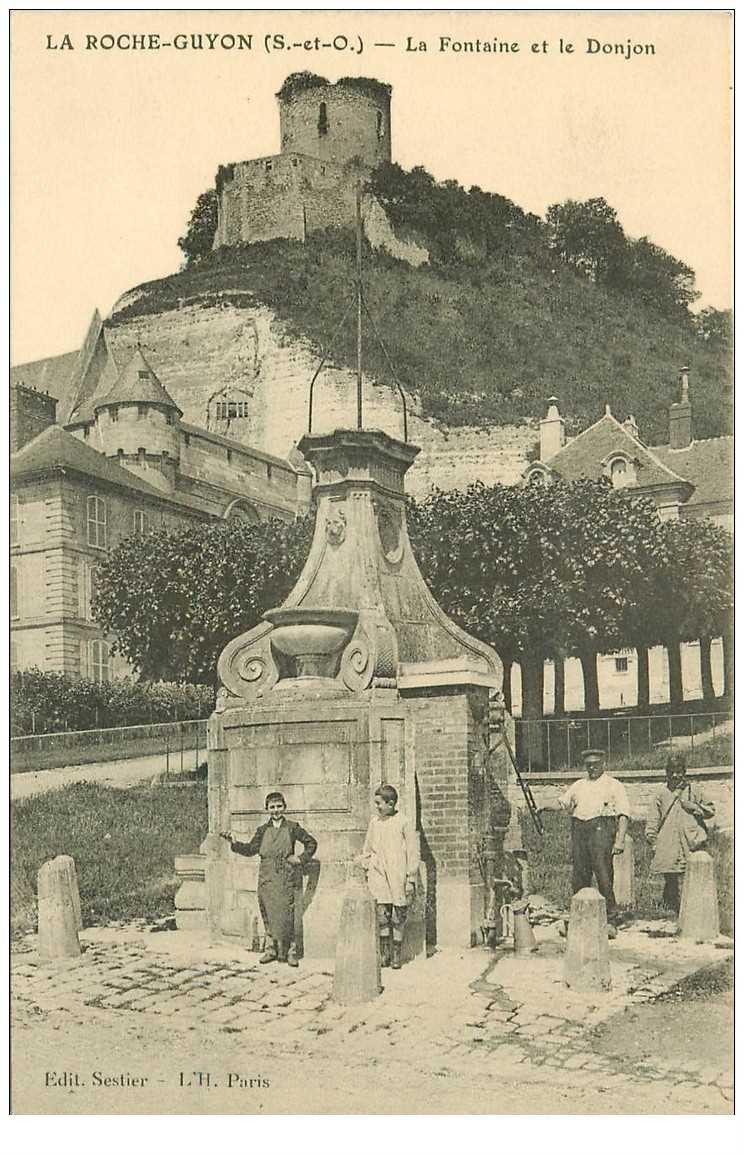 carte postale ancienne 95 LA ROCHE GUYON. Fontaine et Donjon animation