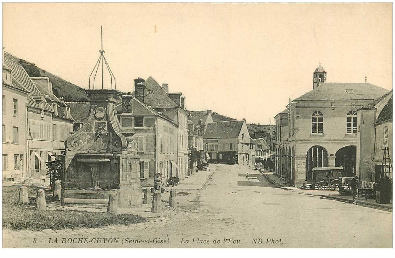 carte postale ancienne 95 LA ROCHE GUYON. La Place de l'Ecu