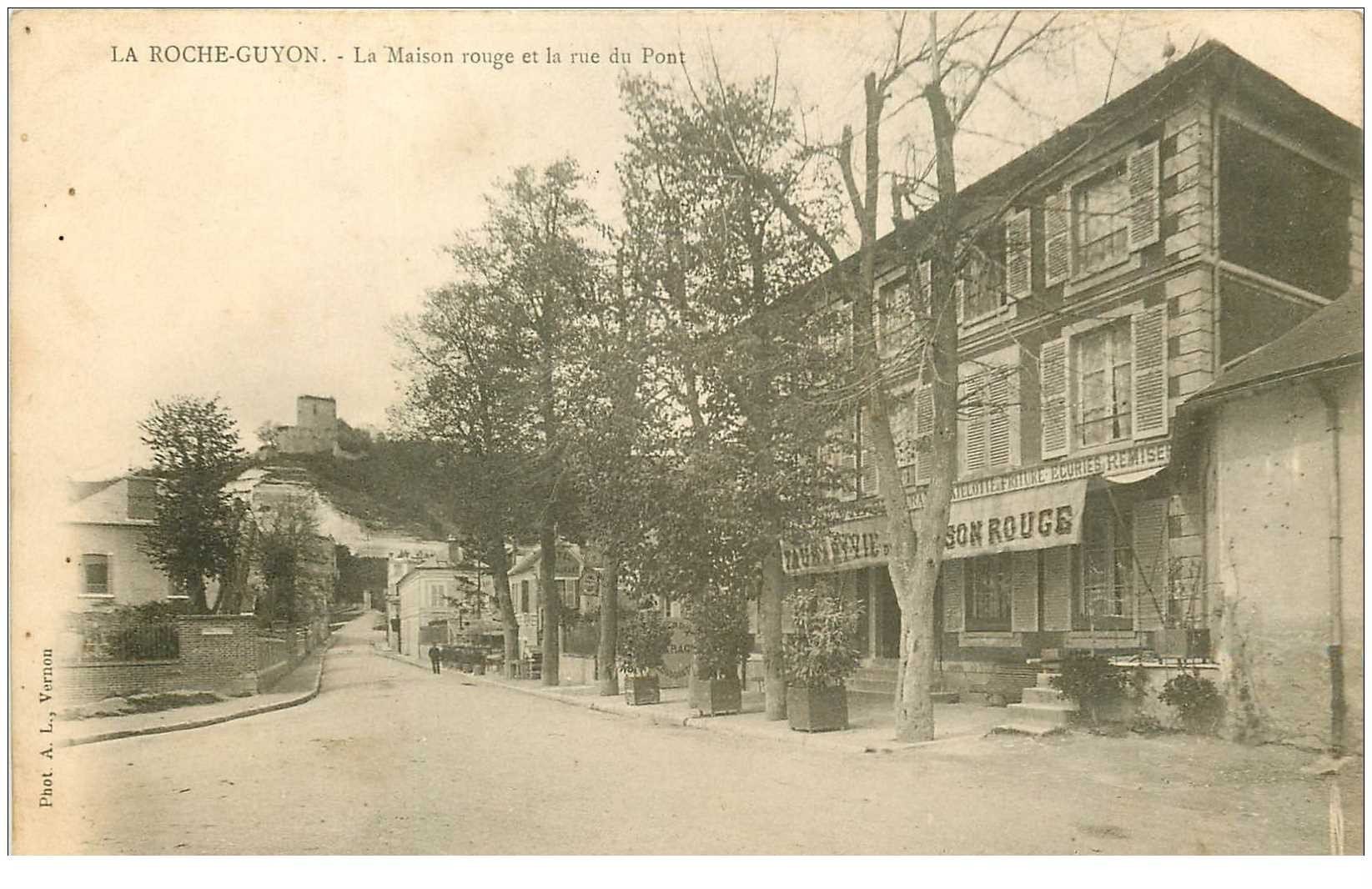 carte postale ancienne 95 LA ROCHE GUYON. Restaurant la Maison Rouge Rue du Pont vers 1900