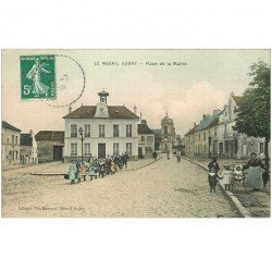 carte postale ancienne 95 LE MESNIL AUBRY. Ecolières Place de la Mairie 1908 superbe carte toilée