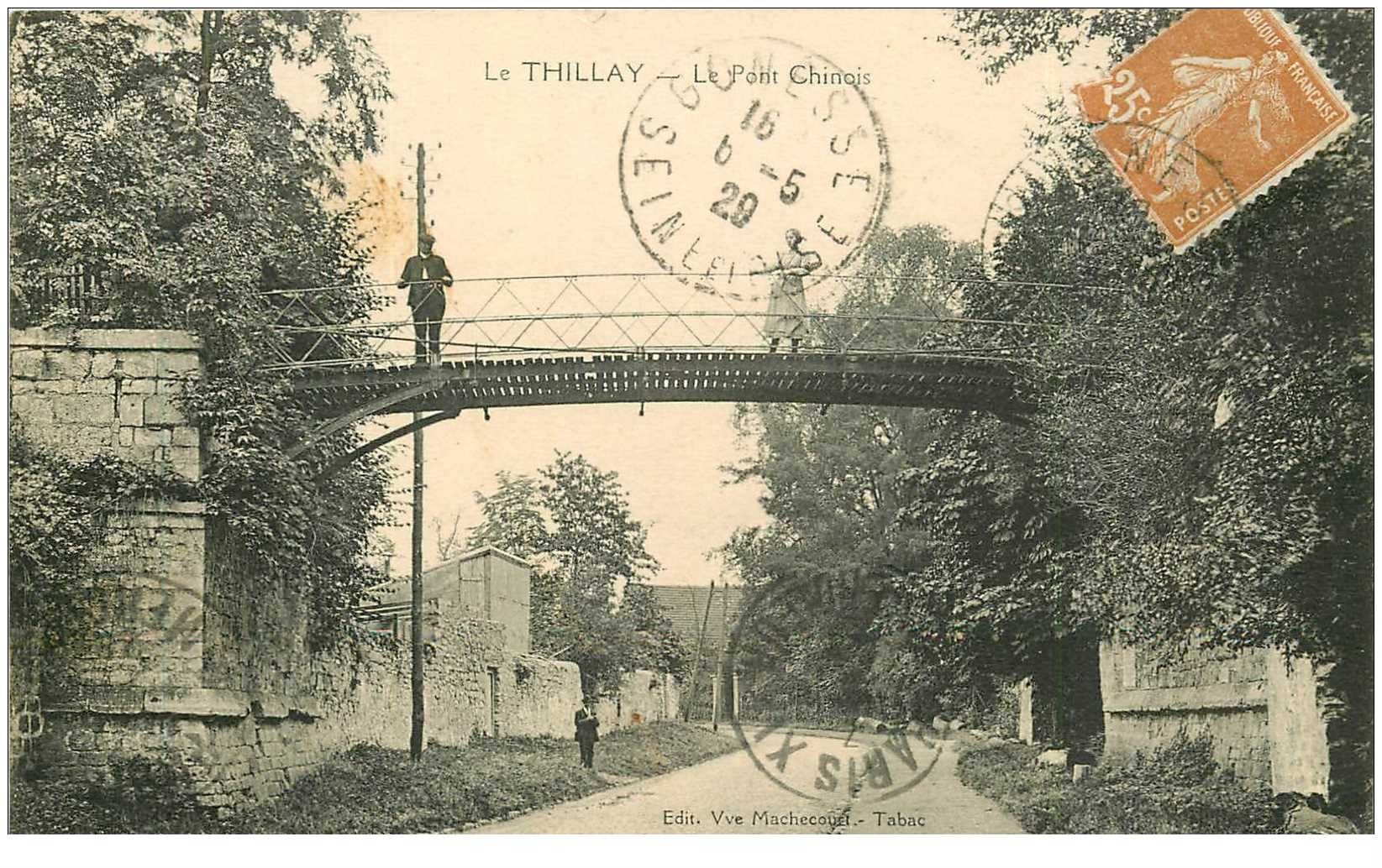 carte postale ancienne 95 LE THILLAY. Animation sur le Pont Chinois 1929