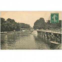 carte postale ancienne 95 L'ISLE ADAM. Le Grand Pont et Péniche