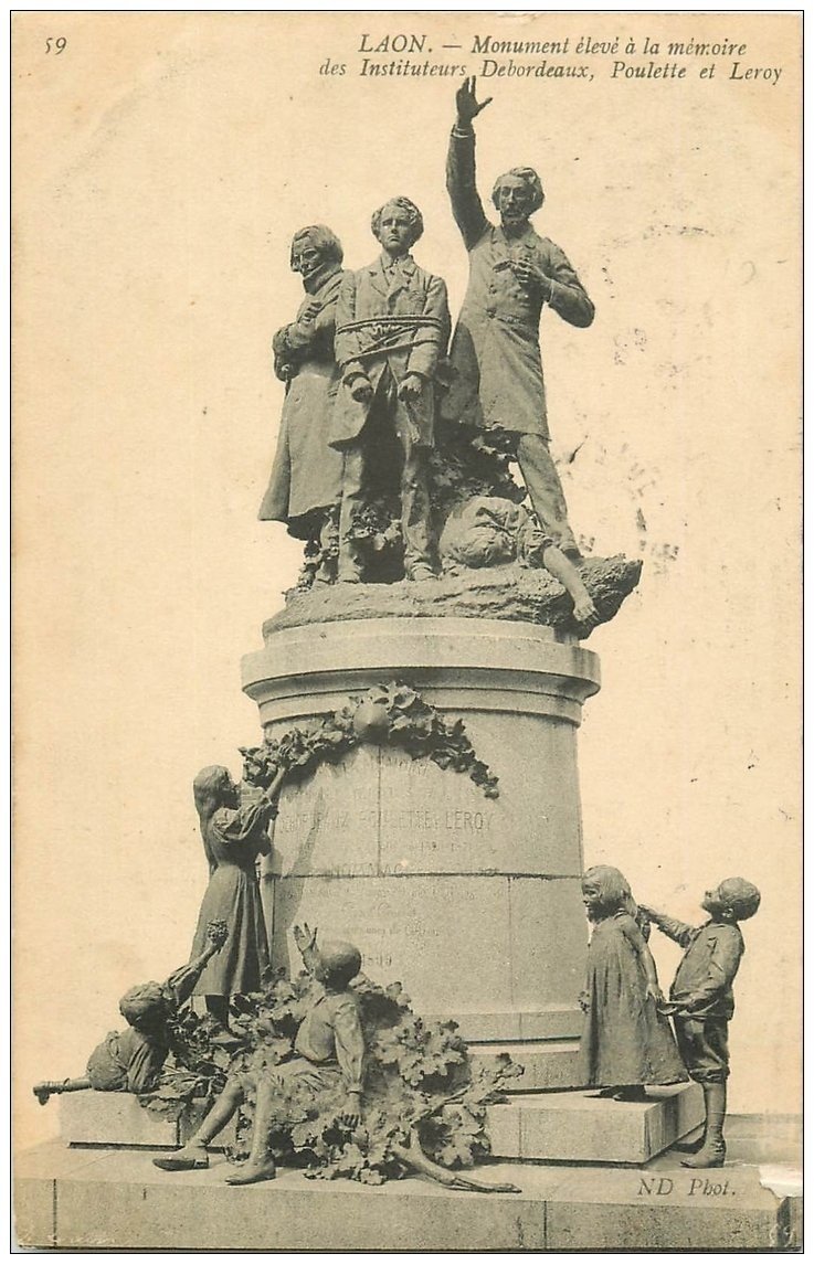 carte postale ancienne 02 LAON. Monument des Instituteurs 1909