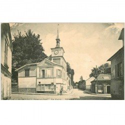 carte postale ancienne 95 MONTMORENCY. La Mairie avec cycliste 1914