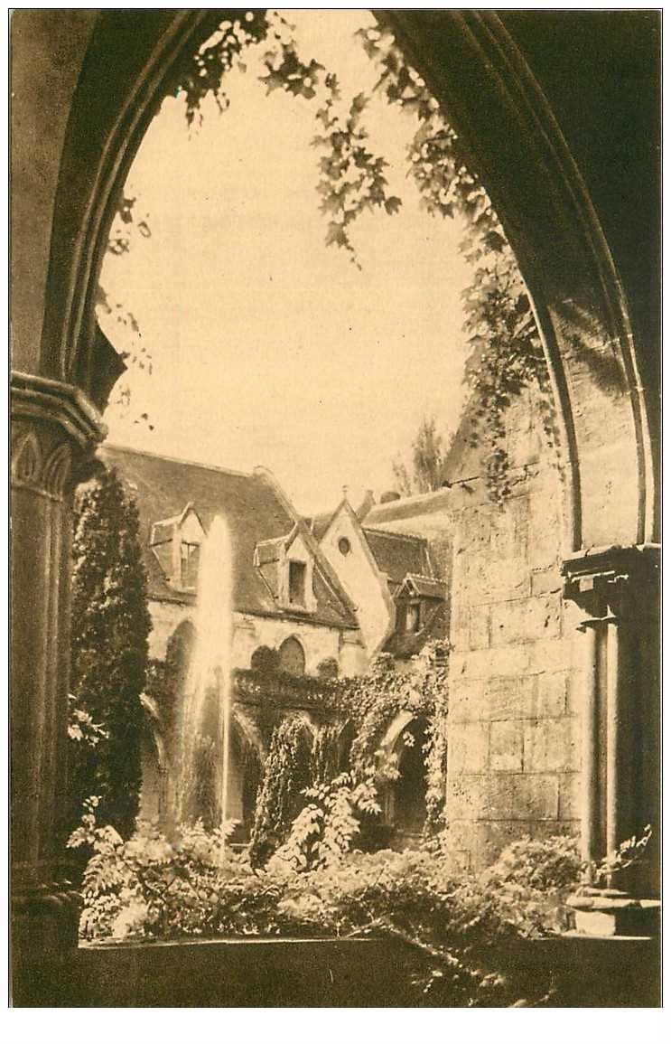 carte postale ancienne 95 ROYAUMONT. Abbaye. Le Cloître