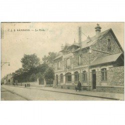 carte postale ancienne 95 SANNOIS. La Poste 1920 avec Facteur et son Chien