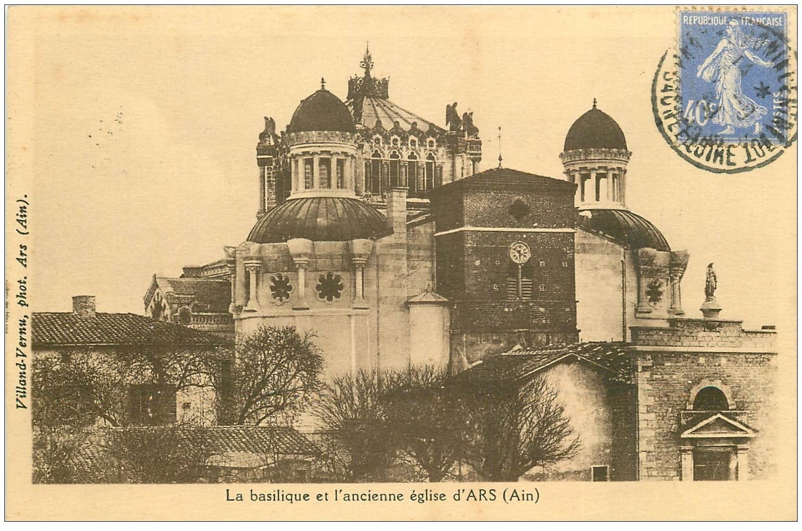 carte postale ancienne 01 Ars. Basilique et ancienne Eglise 1931