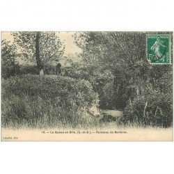 carte postale ancienne 94 LA QUEUE EN BRIE. Personnage près du Ruisseau du Morbras 1908