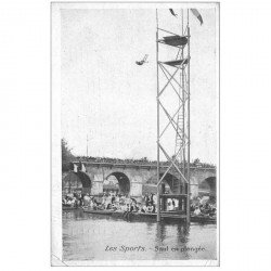 carte postale ancienne 94 JOINVILLE LE PONT. Saut en Plongée. Les Sports 1911. Mini pli coin gauche