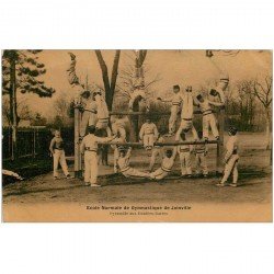 carte postale ancienne 94 JOINVILLE LE PONT. Ecole Normale de gymnastique. Pyramide aux Doubles Barres 1908