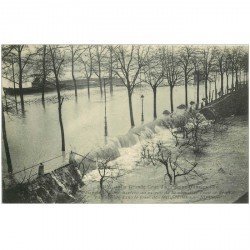 carte postale ancienne 94 IVRY SUR SEINE. Inondation de 1910 Porte de la Gare