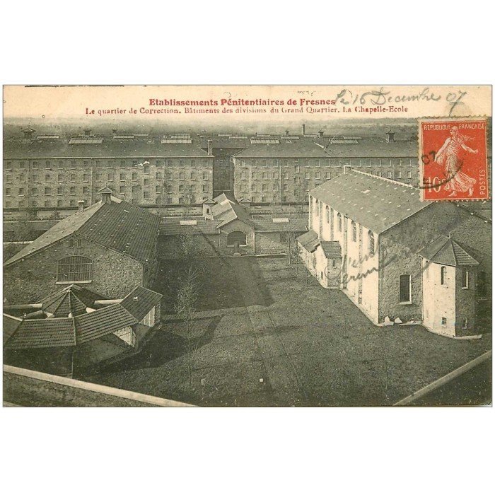 94 FRESNES. La Prison. Quartier de Correction Chapelle Ecole 1907