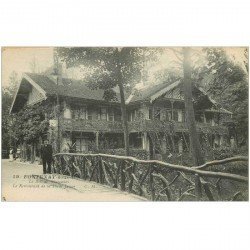 carte postale ancienne 94 FONTENAY SOUS BOIS. Restaurant de la Porte Jaune personnage sur le Pont de bois